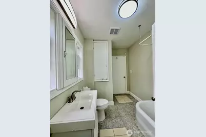 10033 Des Moines Memorial Drive S, Seattle, WA 98168 - Photo 11