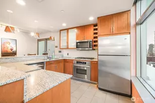 2033 2nd Ave, Seattle, WA 98121 - Photo 21