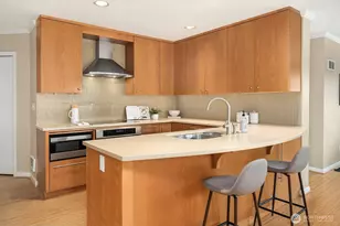 1417 Queen Anne Ave N, Seattle, WA 98109 - Photo 9