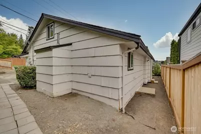 2701 NE 110th Street #A, Seattle, WA 98125 - Photo 25