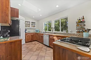 35 Edgewater Dr, Camano Island, WA 98282 - Photo 5