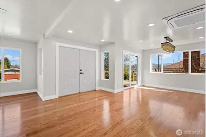 7915 S Lakeridge Drive, Seattle, WA 98178 - Photo 9