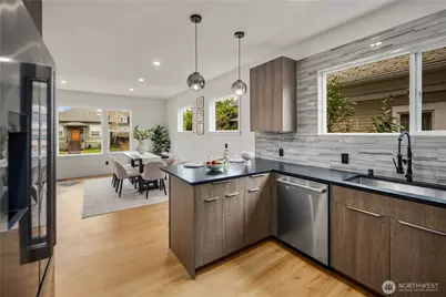 5520 Brooklyn Avenue NE, Seattle, WA 98105 - Photo 7