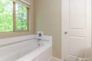 9506 10th St E, Tacoma, WA 98445 - Photo 19