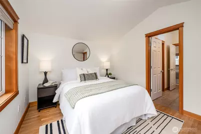 8517 B Stone Avenue N, Seattle, WA 98103 - Photo 15