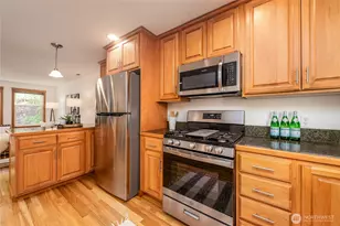 8517b Stone Ave N, Seattle, WA 98103 - Photo 7