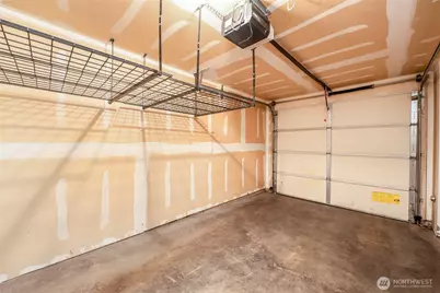 8517 B Stone Avenue N, Seattle, WA 98103 - Photo 21