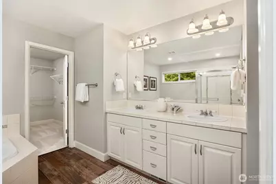 914 272nd Place SE, Sammamish, WA 98075 - Photo 17