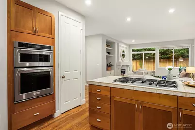 914 272nd Place SE, Sammamish, WA 98075 - Photo 7