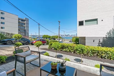 4011 SW Maryland Place, Seattle, WA 98116 - Photo 3