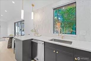 4011 SW Maryland Pl, Seattle, WA 98116 - Photo 7