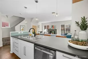241 11th Ave E, Seattle, WA 98102 - Photo 17