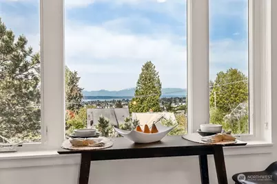 5819 Phinney Avenue N #405, Seattle, WA 98103 - Photo 3