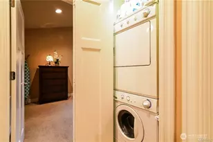 725 N 95th St, Seattle, WA 98103 - Photo 11