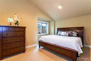 725 N 95th St, Seattle, WA 98103 - Photo 13