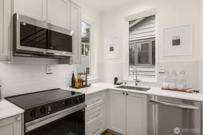 4409 B 21st Avenue SW, Seattle, WA 98106 - Photo 9