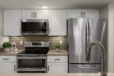 145 105th Avenue SE #25, Bellevue, WA 98004 - Photo 11