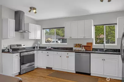 11633 18th Avenue SW, Burien, WA 98146 - Photo 9
