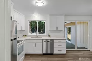 936 210th Ave NE, Sammamish, WA 98074 - Photo 11