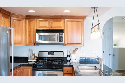 2107 Tacoma Court, Tacoma, WA 98405 - Photo 9