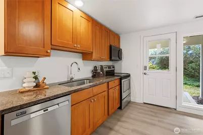 325 105th Ave SE, Bellevue, WA 98004 - Photo 27
