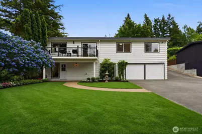 325 105th Ave SE, Bellevue, WA 98004 - Photo 1