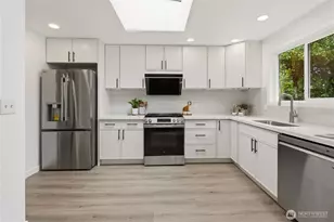 325 105th Ave SE, Bellevue, WA 98004 - Photo 9