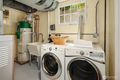 818 E Edgar Street, Seattle, WA 98102 - Photo 33