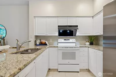 6699 SE Cougar Mountain Way, Bellevue, WA 98006 - Photo 11