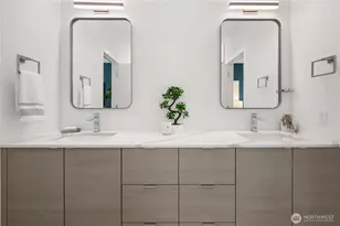 815 N 48th St, Seattle, WA 98103 - Photo 5