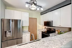 10825 SE 200th St, Kent, WA 98031 - Photo 7