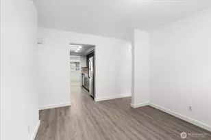 12517 NE 23rd Pl, Bellevue, WA 98005 - Photo 15