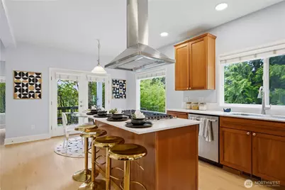 10115 NE 24th St, Bellevue, WA 98004 - Photo 9