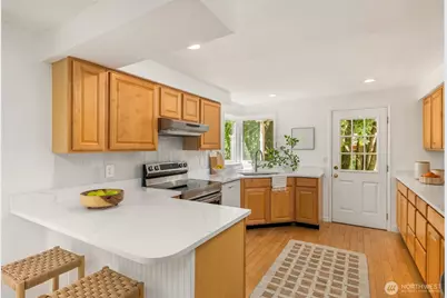 8980 Bay Street NE, Bainbridge Island, WA 98110 - Photo 13