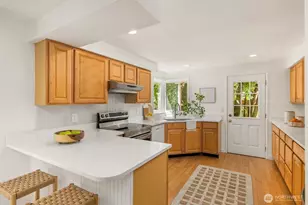 8980 Bay St NE, Bainbridge Island, WA 98110 - Photo 13