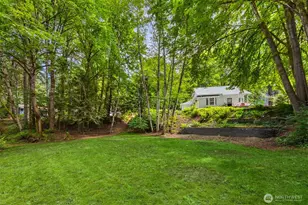 8980 Bay St NE, Bainbridge Island, WA 98110 - Photo 37