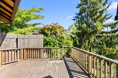515 N 41st Street, Seattle, WA 98103 - Photo 17