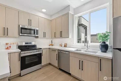 105 NW 39 Th Street #E, Seattle, WA 98107 - Photo 11