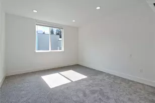 14023 Greenwood Ave N, Seattle, WA 98133 - Photo 13