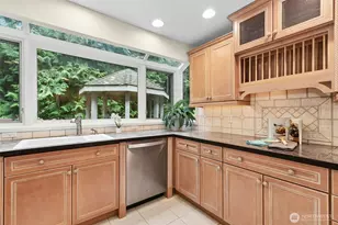 24705 SE Mirrormont Way, Issaquah, WA 98027 - Photo 11