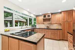 24705 SE Mirrormont Way, Issaquah, WA 98027 - Photo 9