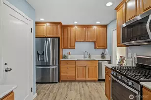 912 N 90th St, Seattle, WA 98103 - Photo 9
