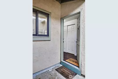 10037 NE 138th Place #D2, Kirkland, WA 98034 - Photo 3