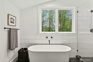 8636 NE Belle Hl Ln, Bainbridge Island, WA 98110 - Photo 17