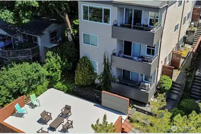 2366 E Yale Avenue E, Seattle, WA 98102 - Photo 3