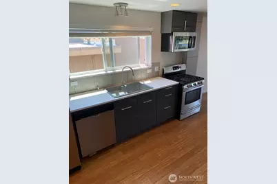 2366 E Yale Avenue E, Seattle, WA 98102 - Photo 9