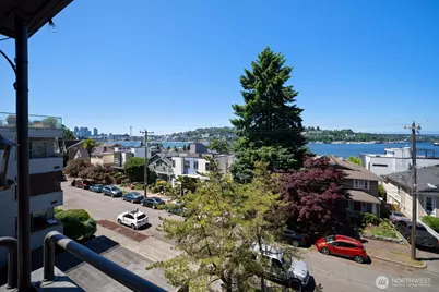 2366 E Yale Avenue E, Seattle, WA 98102 - Photo 25