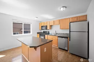 2366 E Yale Ave E, Seattle, WA 98102 - Photo 17
