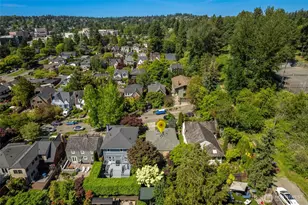 4335 NE 42nd St, Seattle, WA 98105 - Photo 27