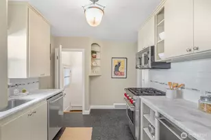 4335 NE 42nd St, Seattle, WA 98105 - Photo 21